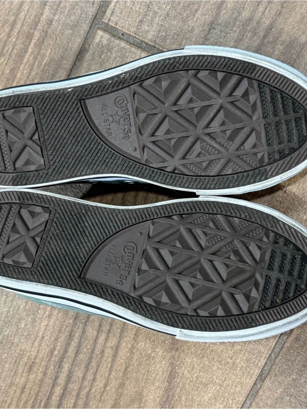 Converse Kids Low Top Sneakers in Sage Green and White